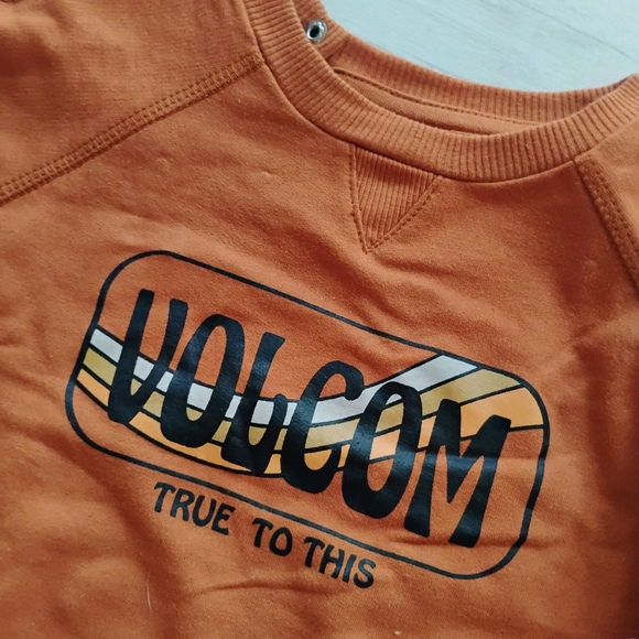 VOLCOM NEW Baby Retro Crewneck Sweatshirt & Denim Pants - Picture 4 of 16